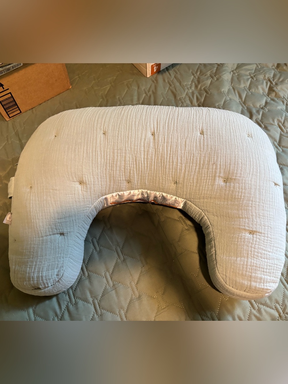 Boppy Luxe Nursing Pillow sage muslin